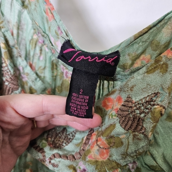 Torrid Spaghetti String Sleeveless Top Embroidery Floral Cotton Sz 2 2x FLAWED - Picture 7 of 11